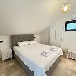 Yazz Villa
