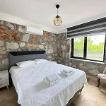 Yazz Villa *