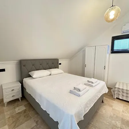 Yazz Villa